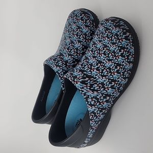 Crocs Triple Comfort Pro II Graphic Nurse Clog W10 Neria Blue Pink Floral